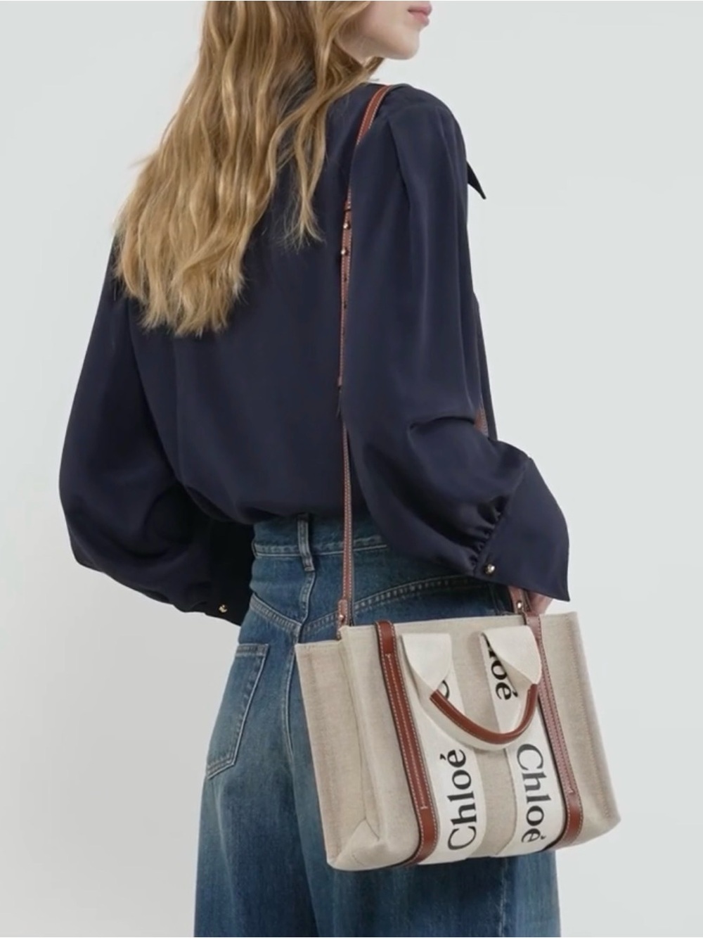 Chloe Small Woody Tote Bag - Picture 13 of 15